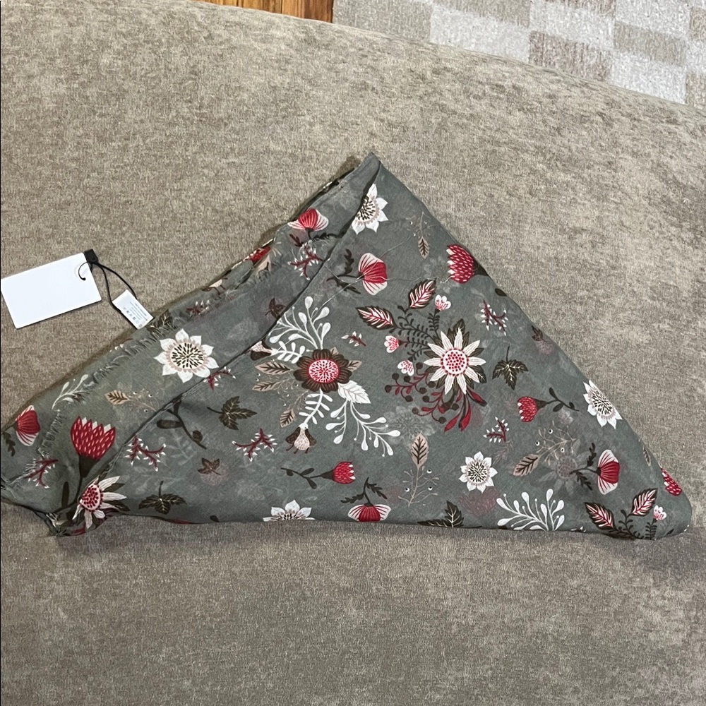 Mimosito Floral Patterned Scarf, NWT. - Picture 5 of 10